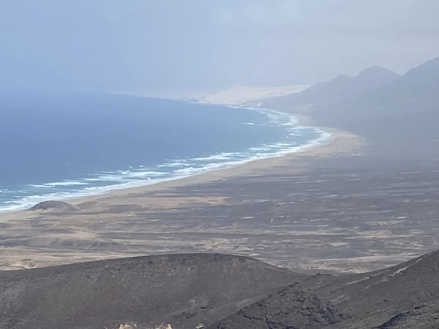 Vue aérienne de la côte sauvage de Cofete, Fuerteventura