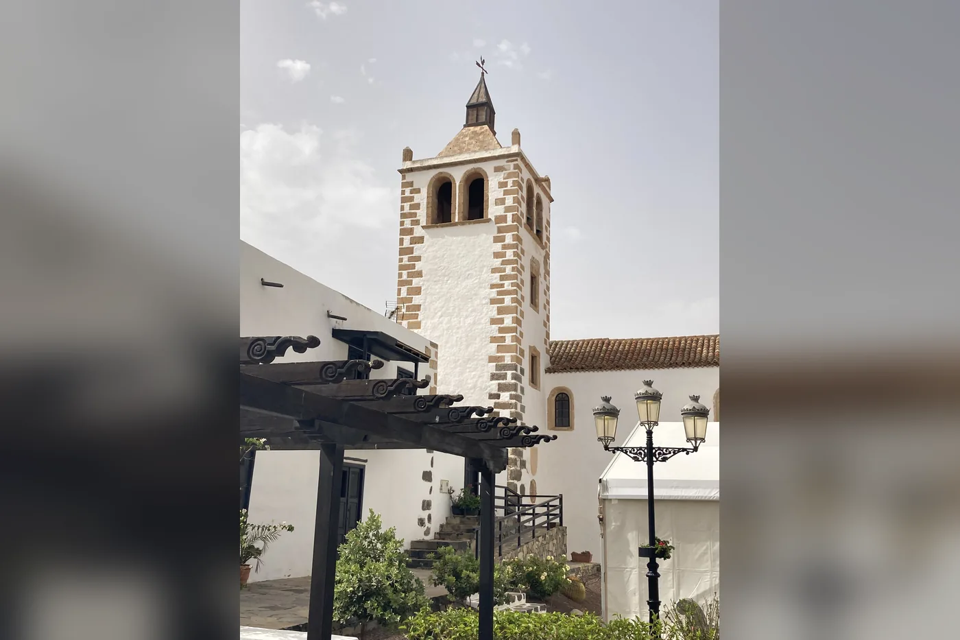 Patio et pergola près de l'église de Betancuria, Fuerteventura