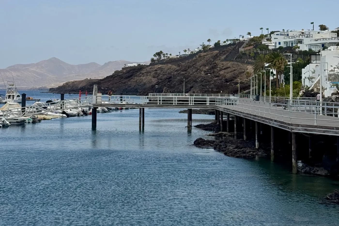 Holzsteg und Marina von Puerto del Carmen, Lanzarote