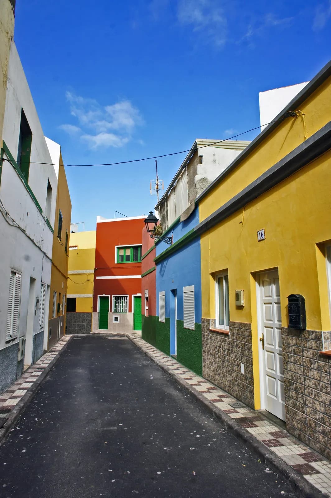 Gasse und Terrassen des Gourmet-Viertels La Ranilla in Puerto de la Cruz, Teneriffa
