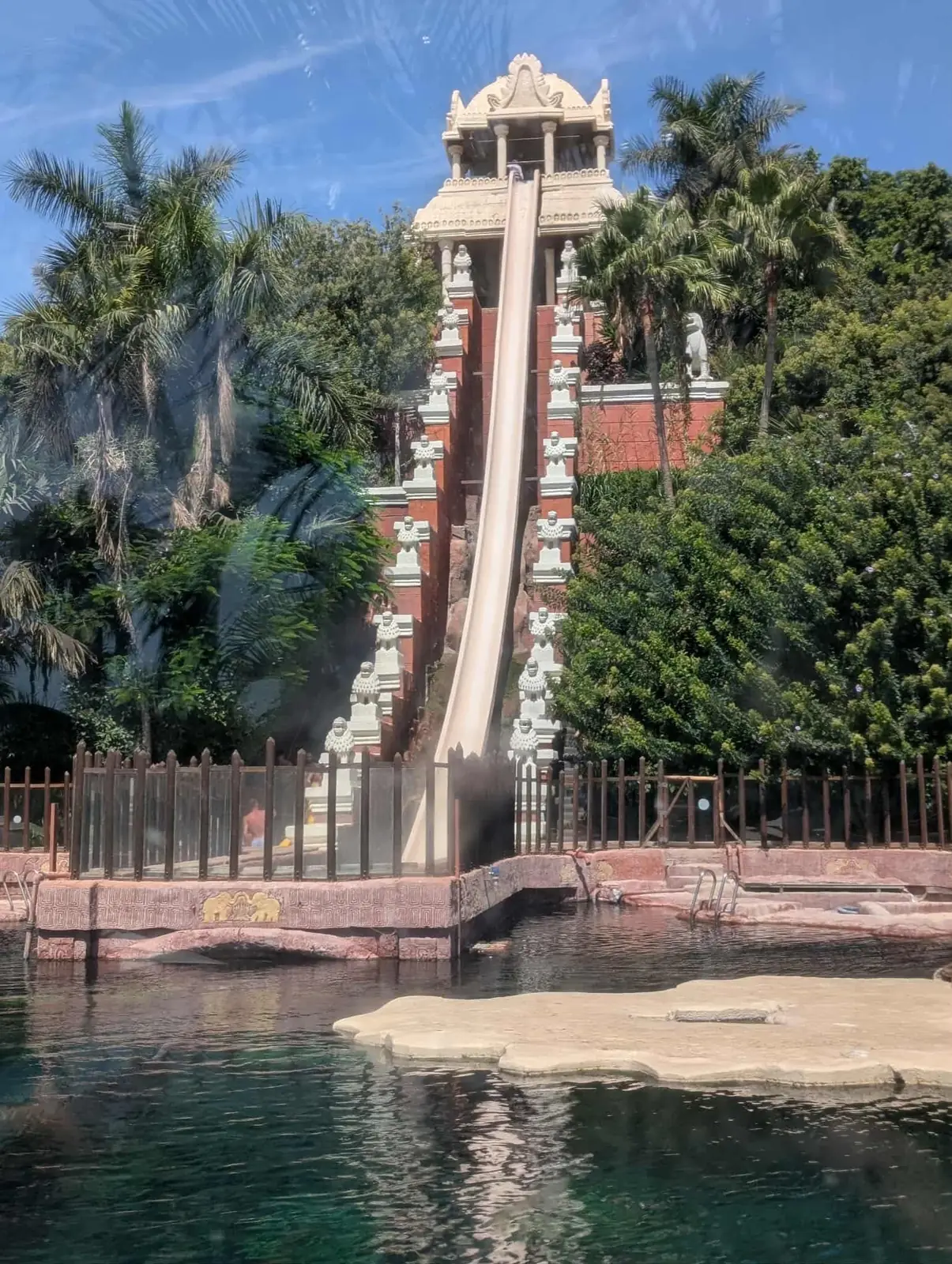 La Tour of Power, toboggan emblématique du parc aquatique Siam Park, Tenerife