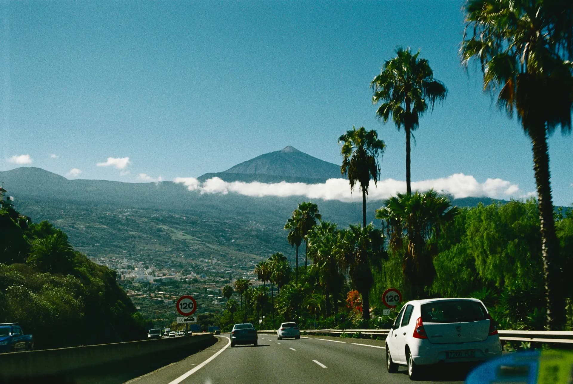 Bergstraße hinauf zum Teide-Nationalpark auf Teneriffa