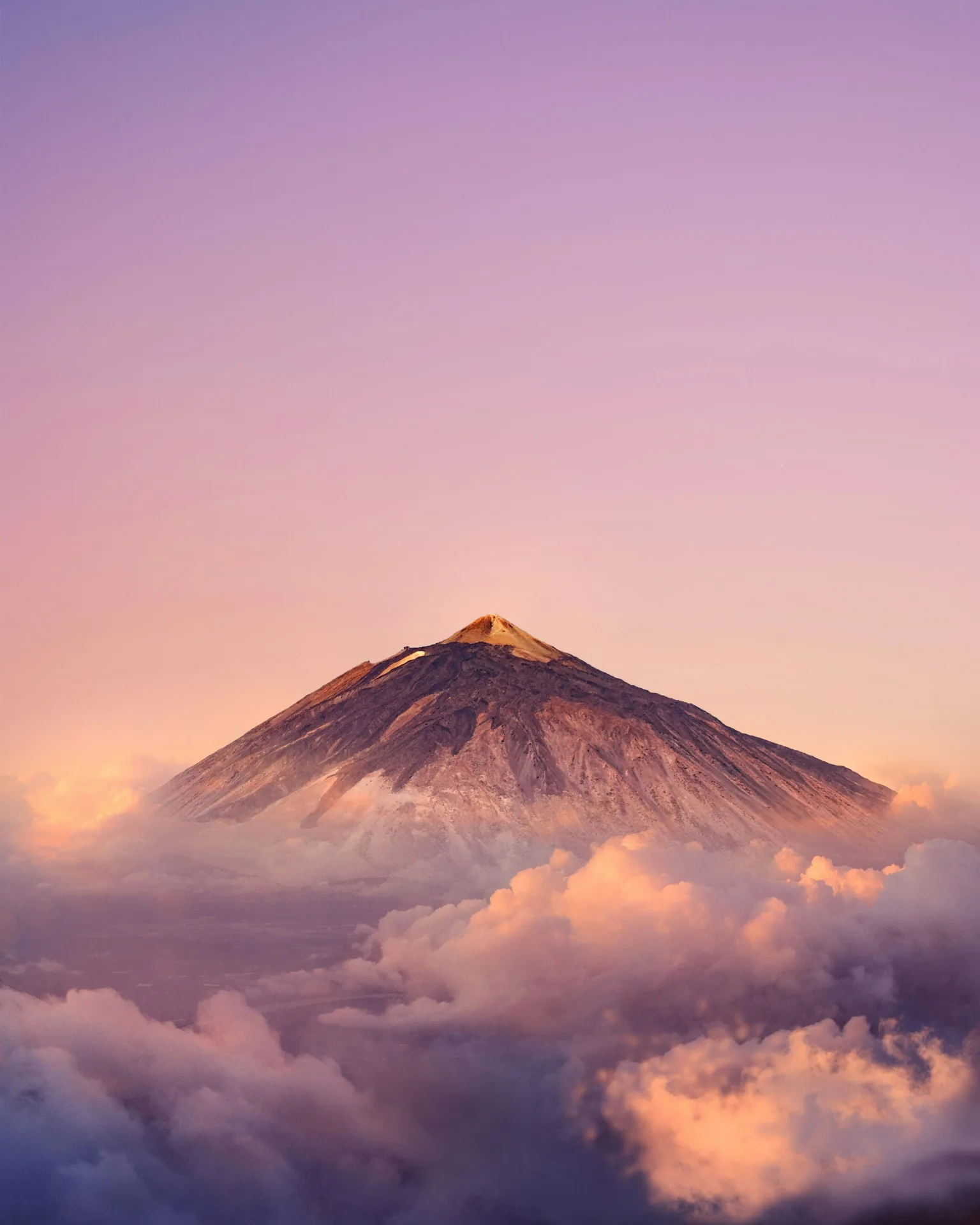 Le volcan Teide dominant une mer de nuages, Tenerife